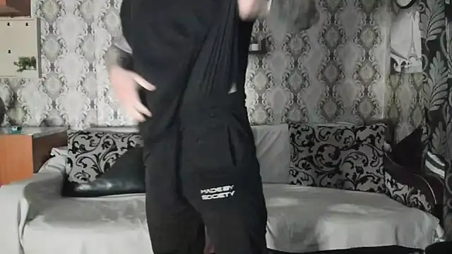 Snapshot of Jonmusclemaster chatting on February 25, 2025, 12:03 am Jonmusclemaster online show from February 25, 2025, 12:03 am