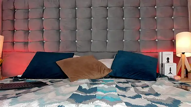 Poacahontasfg online show from October 24, 2025, 4:00 am