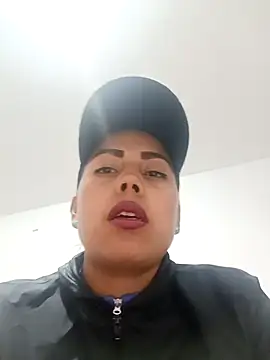 Snapshot of _andrea30 chatting on February 12, 2026, 11:21 am andrea30 online show from February 12, 2026, 11:21 am