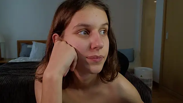 Snapshot of VanessaBayer2 chatting on March 18, 2025, 2:40 am VanessaBayer2 online show from March 18, 2025, 2:40 am