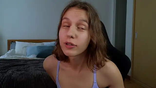 Snapshot of VanessaBayer2 chatting on March 17, 2025, 3:36 am VanessaBayer2 online show from March 17, 2025, 3:36 am