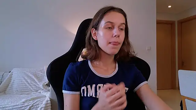 Snapshot of VanessaBayer2 chatting on December 29, 2024, 1:45 am VanessaBayer2 online show from December 29, 2024, 1:45 am