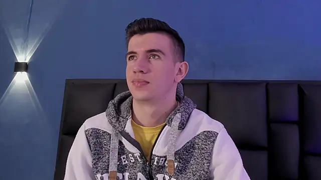 Snapshot of MikaelSlow chatting on November 11, 2025, 3:45 am MikaelSlow online show from November 11, 2025, 3:45 am