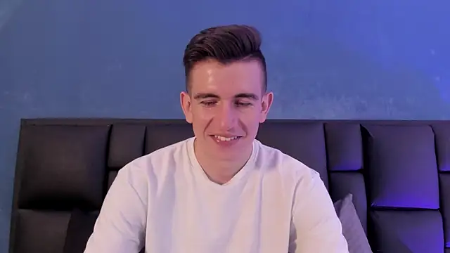 MikaelSlow online show from January 19, 2026, 2:15 am