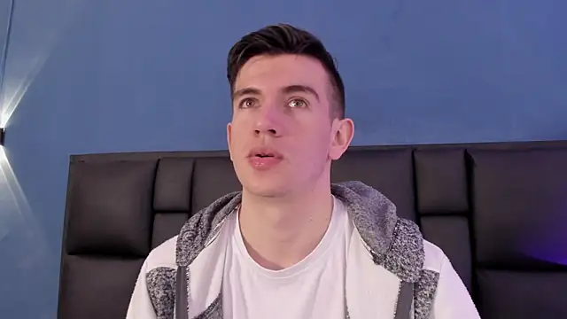 Snapshot of MikaelSlow chatting on November 13, 2025, 4:27 am MikaelSlow online show from November 13, 2025, 4:27 am