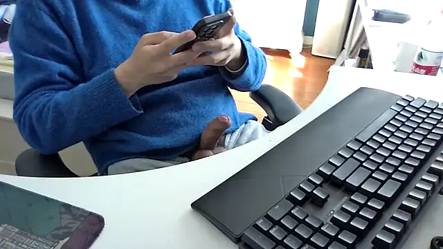 Snapshot of big-pig chatting on February 16, 2025, 4:42 am big-pig online show from February 16, 2025, 4:42 am