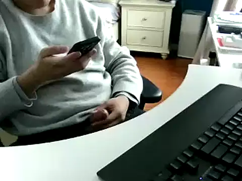 Snapshot of big-pig chatting on February 12, 2025, 5:15 am big-pig online show from February 12, 2025, 5:15 am