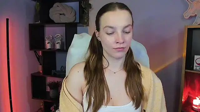 kenzie x online show from February 25, 2025, 8:14 am