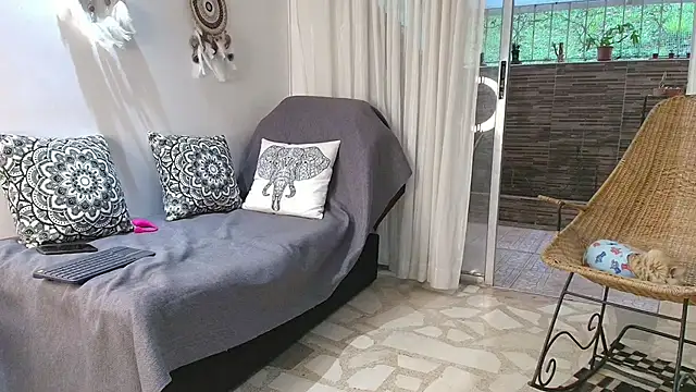 MarilynDavies online show from February 19, 2025, 9:36 pm