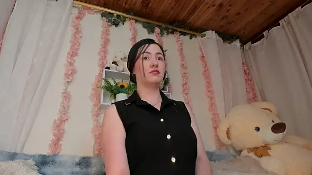 Snapshot of Idara_and_Edahi01 chatting on February 5, 2026, 8:15 pm Idara and Edahi01 online show from February 5, 2026, 8:15 pm