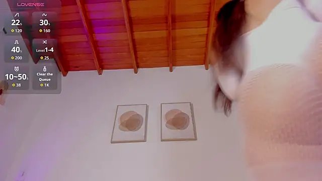 Mia 222 online show from November 21, 2025, 10:25 am