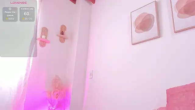 Mia 222 online show from September 8, 2025, 5:01 pm