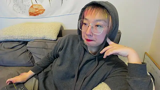 luxgray online show from February 1, 2025, 1:02 am