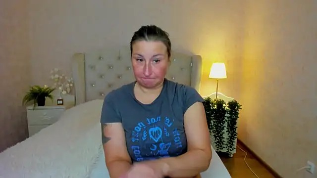 HotLiss online show from February 15, 2026, 6:25 am