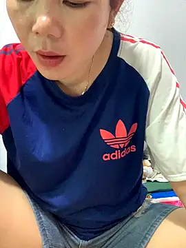 Snapshot of Baby-bigtits chatting on October 19, 2025, 4:15 am Baby-bigtits online show from October 19, 2025, 4:15 am