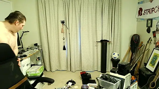 Snapshot of Rock_Pierce chatting on May 17, 2026, 10:48 am Rock Pierce online show from May 17, 2026, 10:48 am
