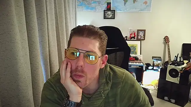 Snapshot of Rock_Pierce chatting on November 19, 2025, 7:36 pm Rock Pierce online show from November 19, 2025, 7:36 pm