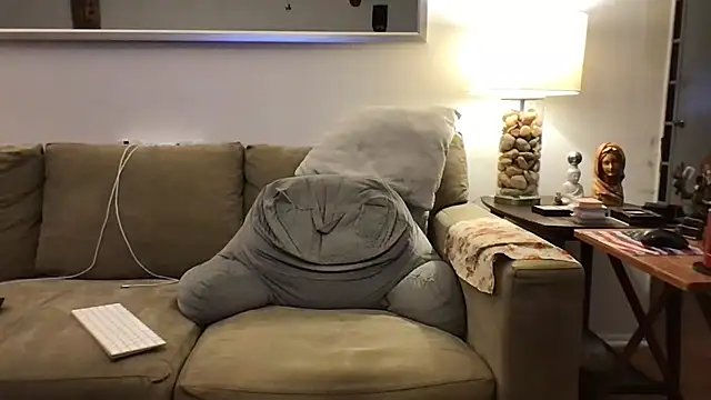 Snapshot of Rock_Pierce chatting on December 18, 2025, 11:41 pm Rock Pierce online show from December 18, 2025, 11:41 pm