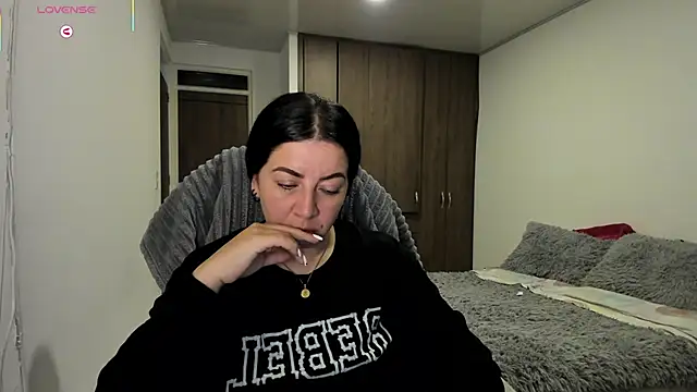 Snapshot of Im_coco chatting on February 7, 2026, 12:29 am Im coco online show from February 7, 2026, 12:29 am