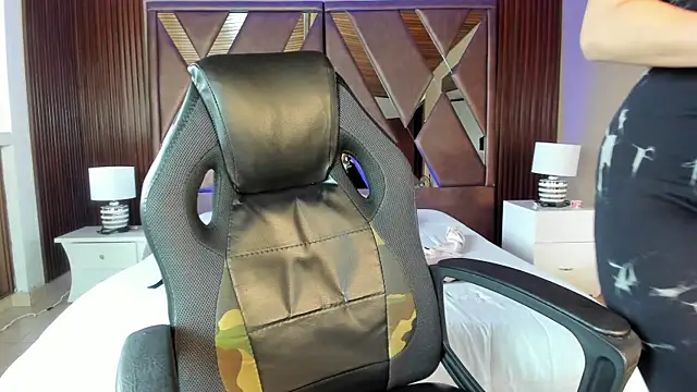 IsabellaaJoness online show from September 18, 2025, 12:19 pm