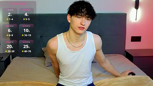 Snapshot of AmondCor chatting on October 5, 2025, 9:49 pm AmondCor online show from October 5, 2025, 9:49 pm