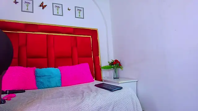 CoralHarrinson online show from October 24, 2025, 7:24 pm