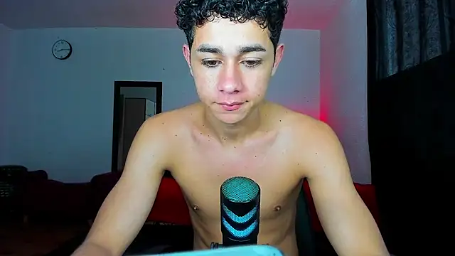 Snapshot of DavidfullOFlove chatting on February 24, 2025, 9:09 pm DavidfullOFlove online show from February 24, 2025, 9:09 pm