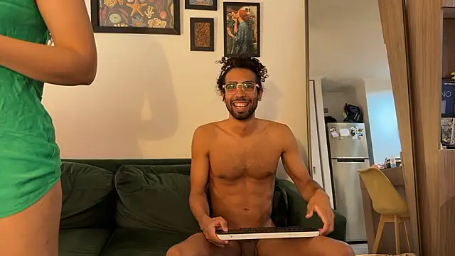 Snapshot of Redfloweer1 chatting on March 1, 2026, 10:10 pm Redfloweer1 online show from March 1, 2026, 10:10 pm