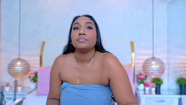 Snapshot of NaiomyLanes chatting on July 1, 2026, 1:55 pm NaiomyLanes online show from July 1, 2026, 1:55 pm