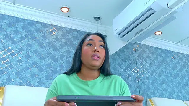 NaiomyLanes online show from March 29, 2026, 1:24 pm