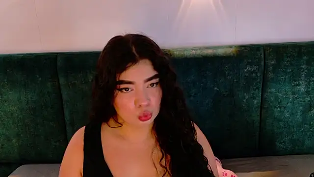 Snapshot of AgathaLynx chatting on November 27, 2025, 10:37 am AgathaLynx online show from November 27, 2025, 10:37 am