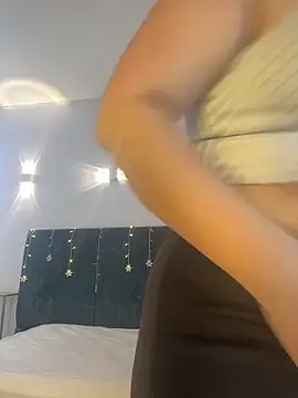 Snapshot of AgathaLynx chatting on December 1, 2025, 10:38 am AgathaLynx online show from December 1, 2025, 10:38 am