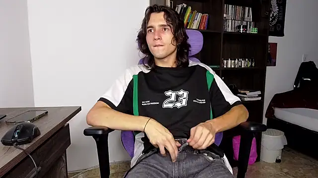 Snapshot of alex_connorr chatting on September 19, 2025, 4:05 am alex connorr online show from September 19, 2025, 4:05 am