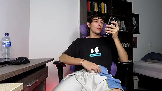 Snapshot of alex_connorr chatting on November 18, 2025, 3:21 am alex connorr online show from November 18, 2025, 3:21 am