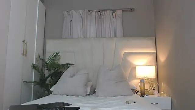 Snapshot of naughtyblackdolie chatting on November 28, 2025, 5:07 am naughtyblackdolie online show from November 28, 2025, 5:07 am