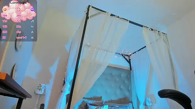 Hanna  Becker  online show from September 28, 2025, 3:13 am