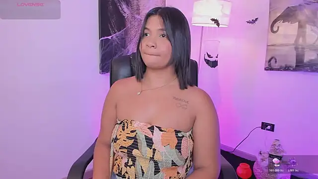 Snapshot of alaia7h chatting on October 28, 2025, 7:35 pm alaia7h online show from October 28, 2025, 7:35 pm