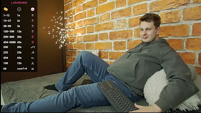 Snapshot of charlie_smiley chatting on December 21, 2025, 6:42 pm charlie smiley online show from December 21, 2025, 6:42 pm