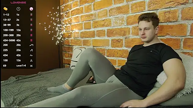 Snapshot of charlie_smiley chatting on December 23, 2025, 12:43 am charlie smiley online show from December 23, 2025, 12:43 am