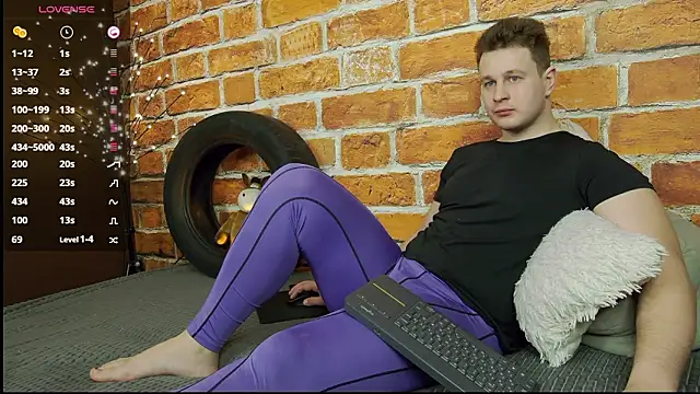 Snapshot of charlie_smiley chatting on February 15, 2026, 3:29 am charlie smiley online show from February 15, 2026, 3:29 am