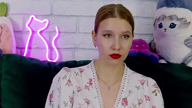 LiliLinn online show from March 12, 2025, 2:45 pm