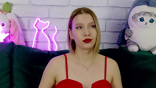 LiliLinn online show from March 12, 2025, 8:30 am