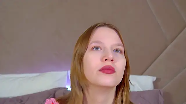 LiliLinn online show from February 2, 2026, 4:33 am