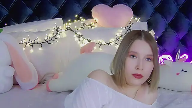 LiliLinn online show from March 8, 2025, 11:16 am