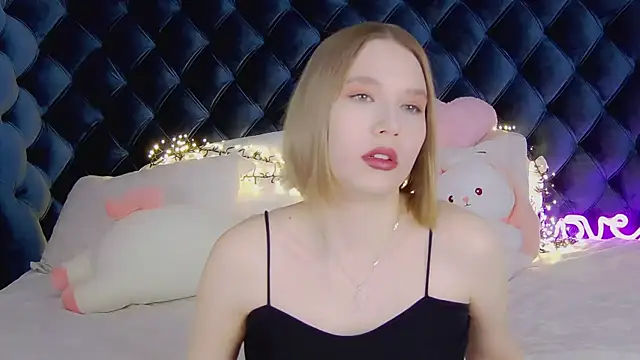 LiliLinn online show from March 8, 2025, 4:56 am