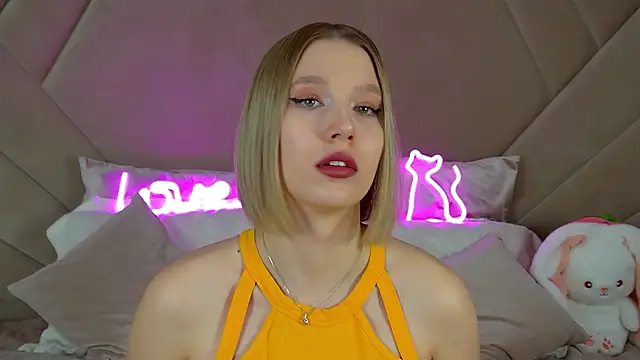 LiliLinn online show from March 11, 2025, 7:57 am