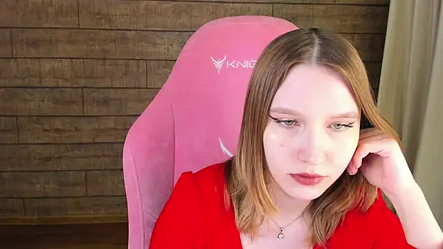 Snapshot of LiliLinn chatting on June 5, 2026, 7:03 am LiliLinn online show from June 5, 2026, 7:03 am