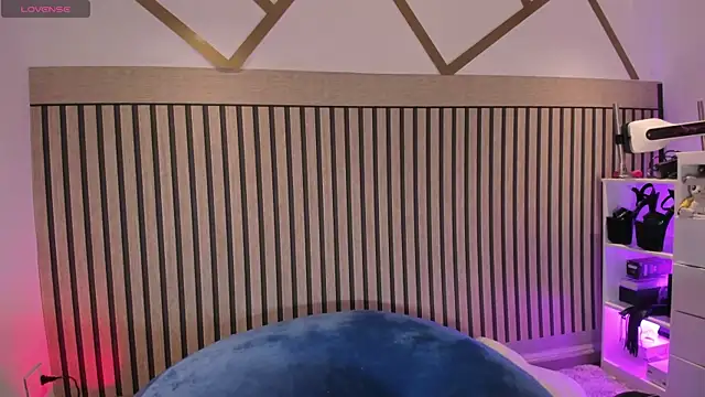 NinaInk online show from February 16, 2026, 11:31 am