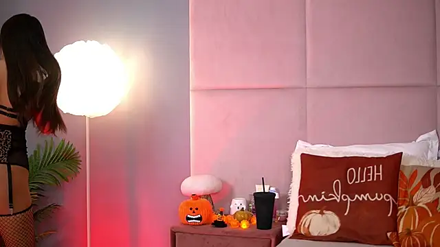 Snapshot of AlmaLuv chatting on November 7, 2025, 4:50 am AlmaLuv online show from November 7, 2025, 4:50 am