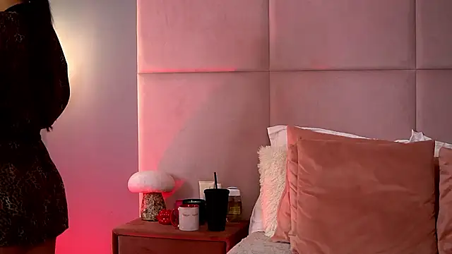 AlmaLuv online show from February 14, 2026, 5:07 am